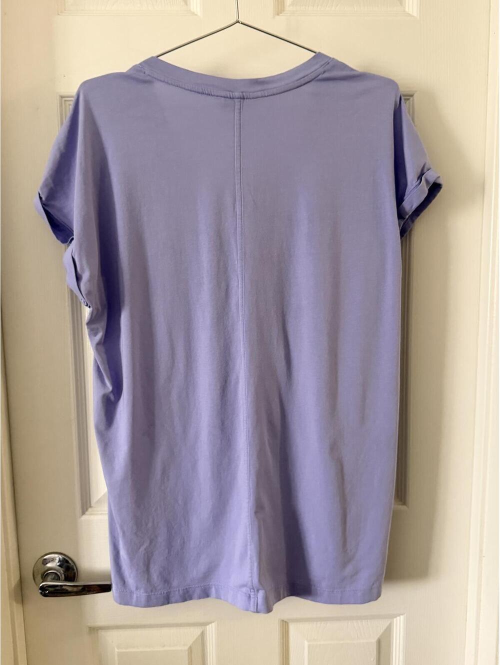 Banana Republic Lavender V-Neck Short Sleeve Top Large - Picture 3 of 4